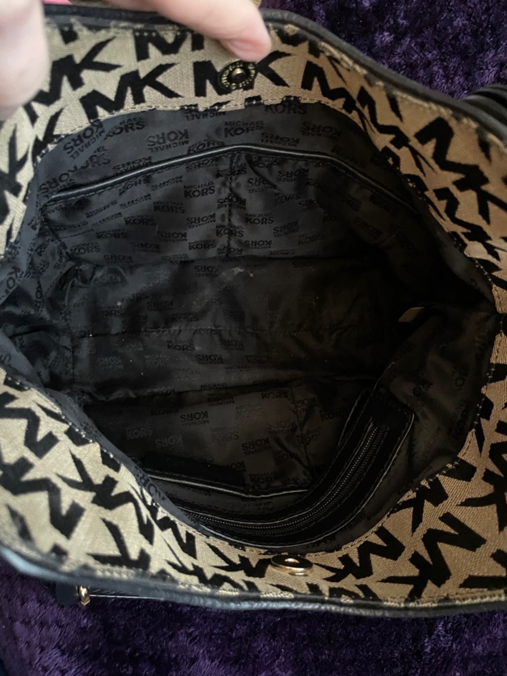 Michael Kors Black & Beige MK Logo Shoulder Bag EUC - Picture 5 of 6
